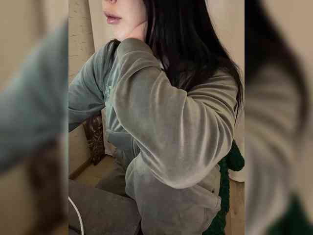 AdalineRedWeb webcam