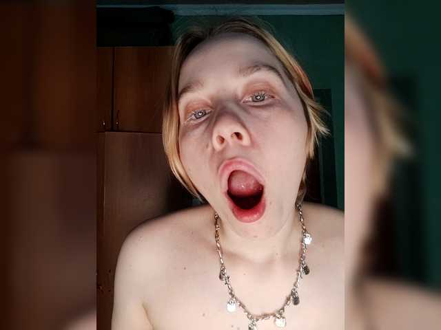 MeriesMe's BongaCams show and profile