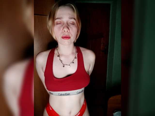 MeriesMe's BongaCams show and profile