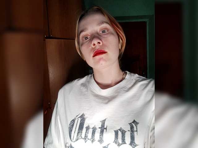 MeriesMe's BongaCams show and profile