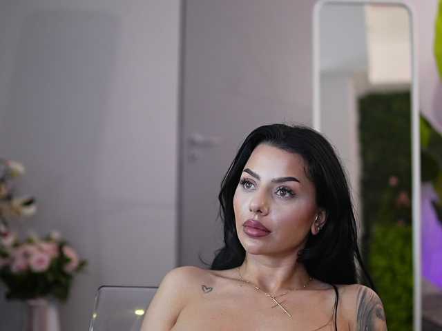 IvyTrix's BongaCams show and profile