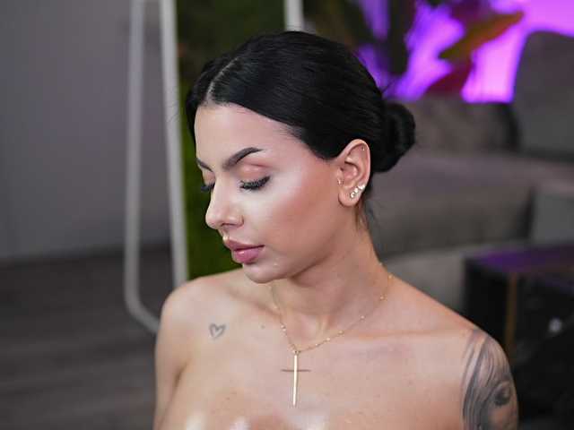 IvyTrix's BongaCams show and profile