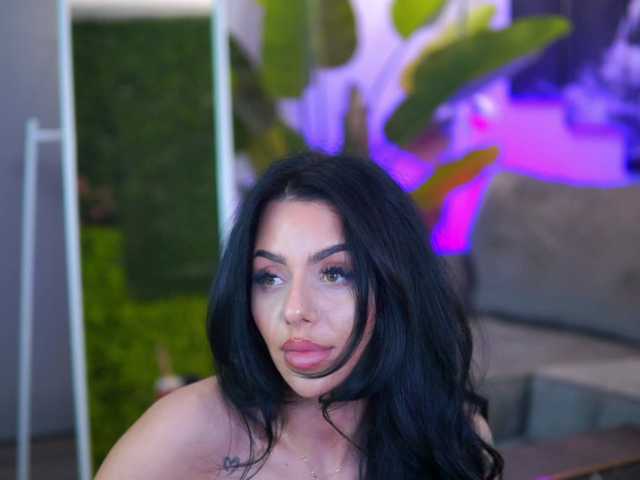 IvyTrix's BongaCams show and profile