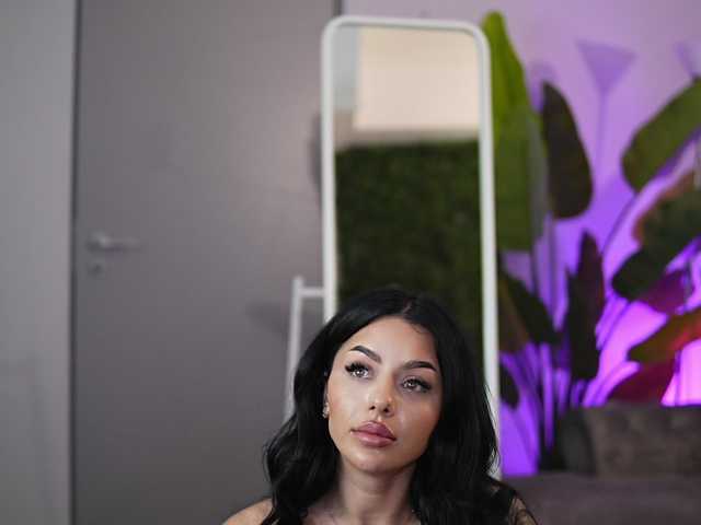 IvyTrix's BongaCams show and profile