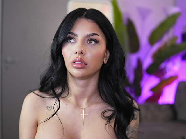 IvyTrix's BongaCams show and profile