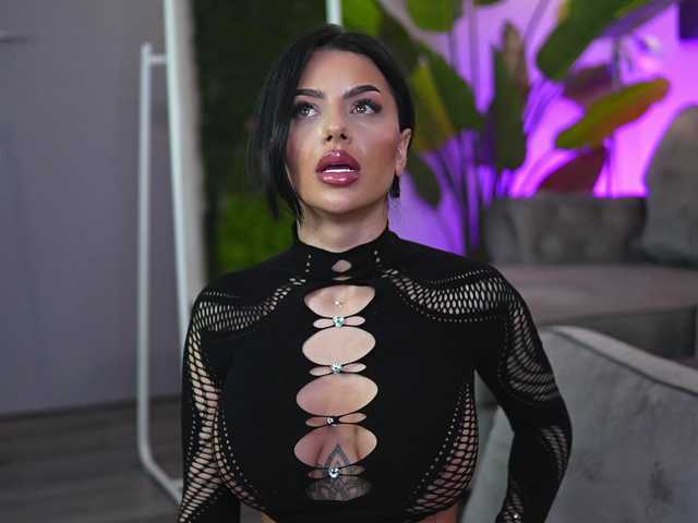 IvyTrix's BongaCams show and profile