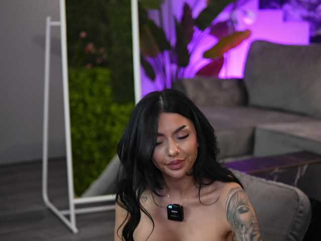 IvyTrix's BongaCams show and profile