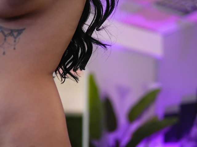 IvyTrix's BongaCams show and profile