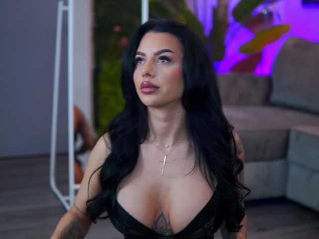 IvyTrix's BongaCams show and profile