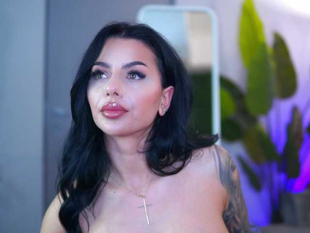 IvyTrix's BongaCams show and profile
