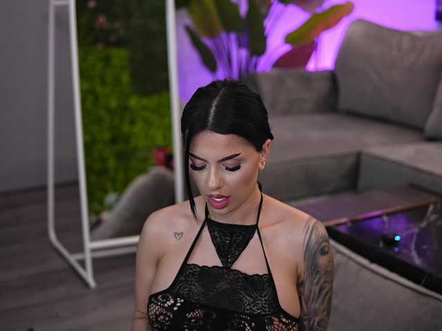 IvyTrix's BongaCams show and profile