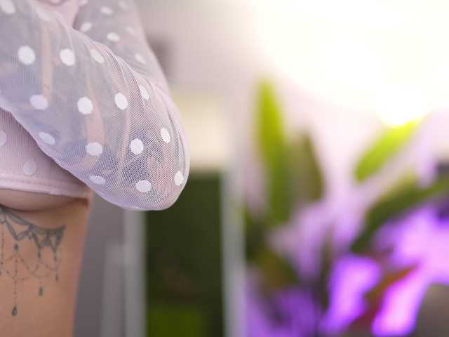 IvyTrix's BongaCams show and profile