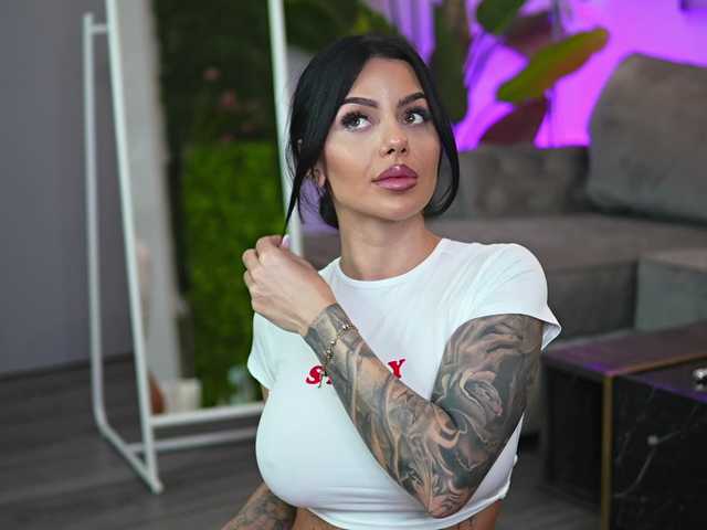 IvyTrix's BongaCams show and profile