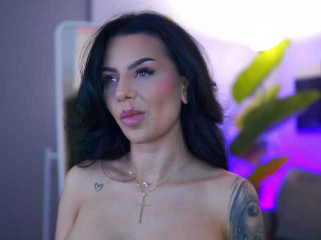 IvyTrix's BongaCams show and profile