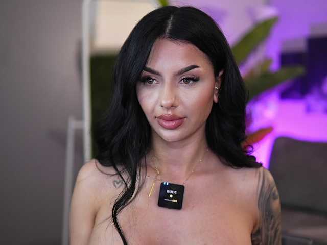 IvyTrix's BongaCams show and profile