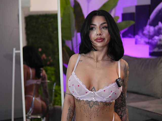 IvyTrix's BongaCams show and profile