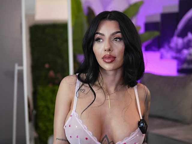 IvyTrix's BongaCams show and profile