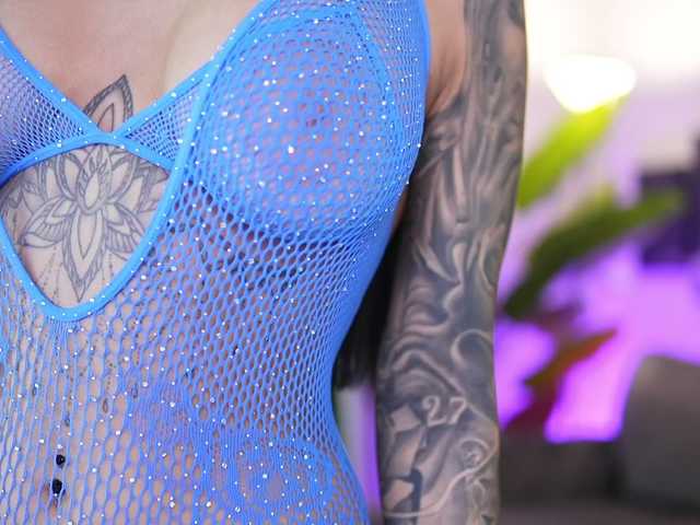 IvyTrix's BongaCams show and profile