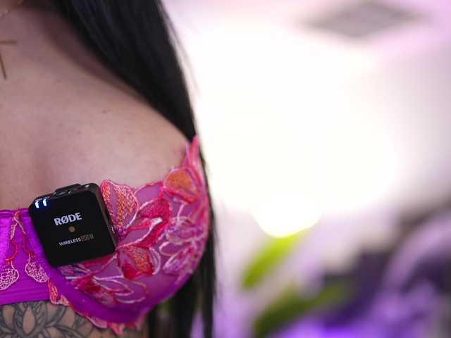 IvyTrix's BongaCams show and profile