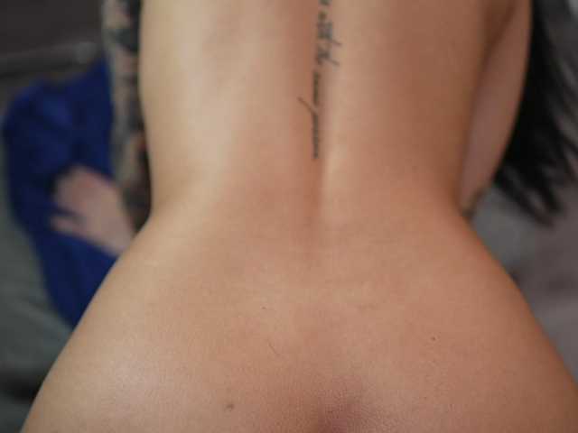 IvyTrix's BongaCams show and profile