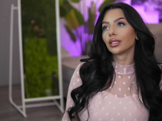 IvyTrix's BongaCams show and profile