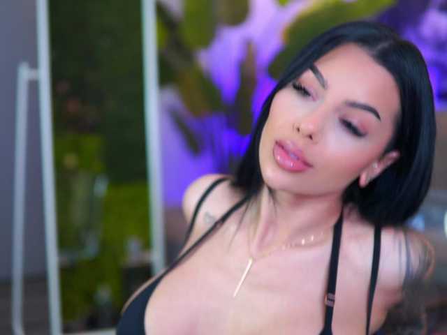 IvyTrix's BongaCams show and profile