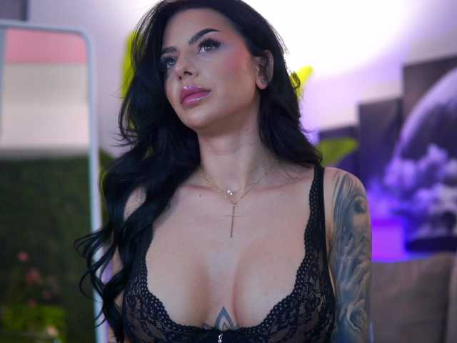 IvyTrix's BongaCams show and profile