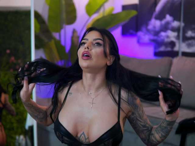 IvyTrix's BongaCams show and profile
