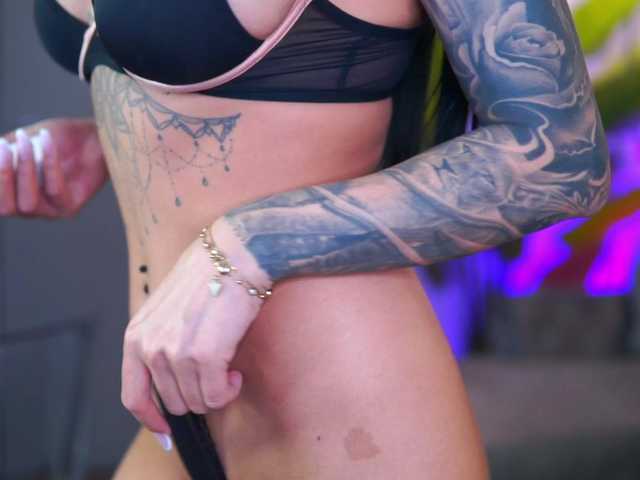 IvyTrix's BongaCams show and profile