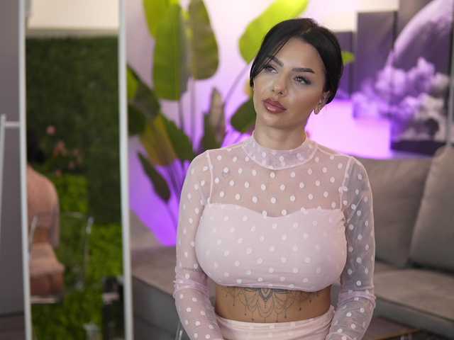 IvyTrix's BongaCams show and profile