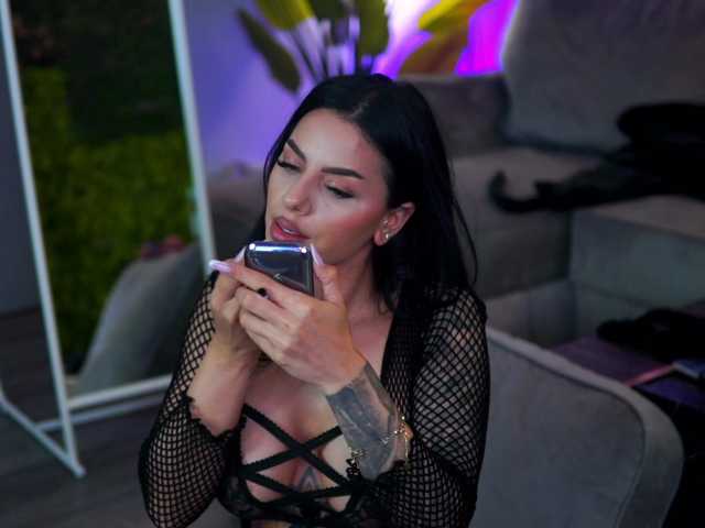 IvyTrix's BongaCams show and profile