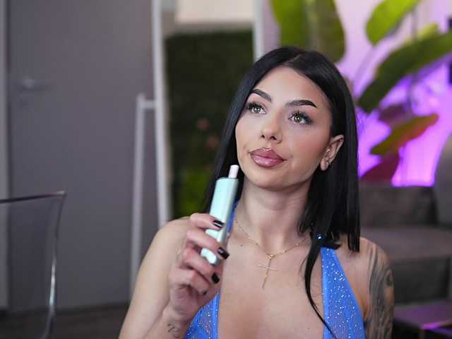 IvyTrix's BongaCams show and profile