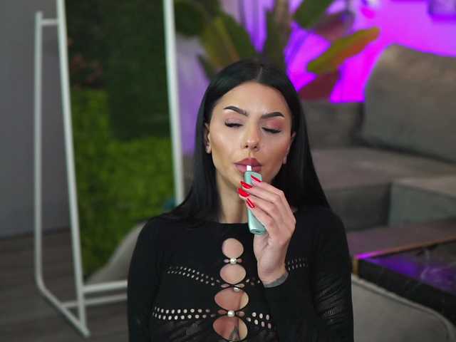 IvyTrix's BongaCams show and profile