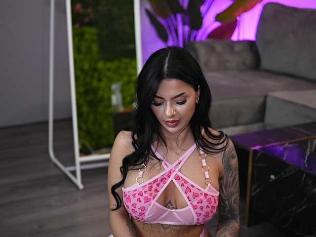 IvyTrix's BongaCams show and profile