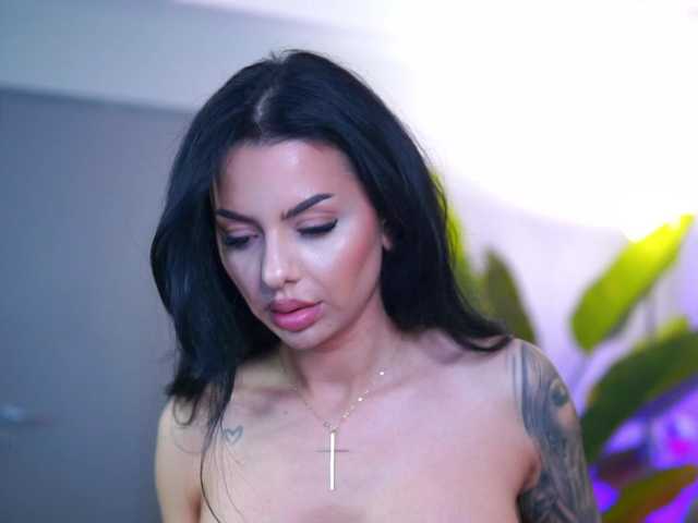 IvyTrix's BongaCams show and profile