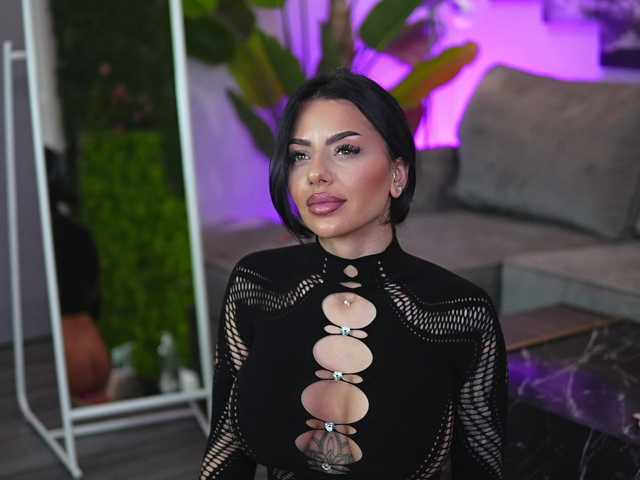 IvyTrix's BongaCams show and profile