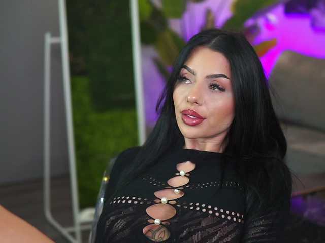 IvyTrix's BongaCams show and profile