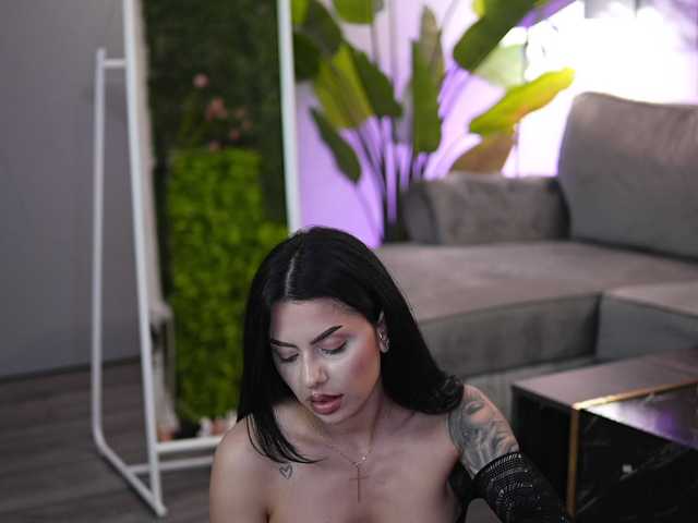 IvyTrix's BongaCams show and profile
