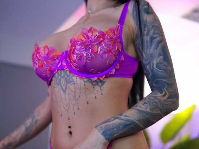 IvyTrix – webcam model profile photo