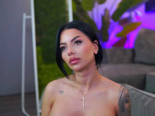 IvyTrix's BongaCams show and profile