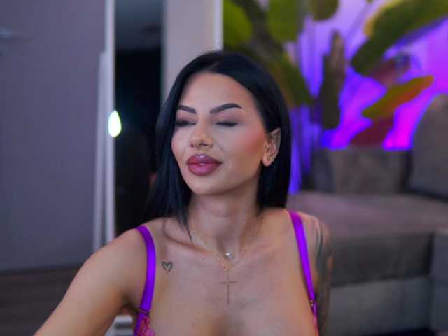 IvyTrix's BongaCams show and profile
