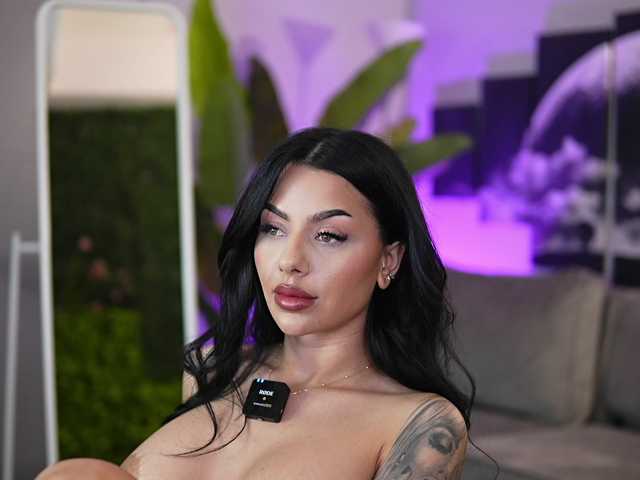 IvyTrix's BongaCams show and profile