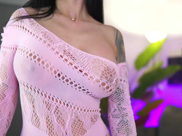 IvyTrix's BongaCams show and profile