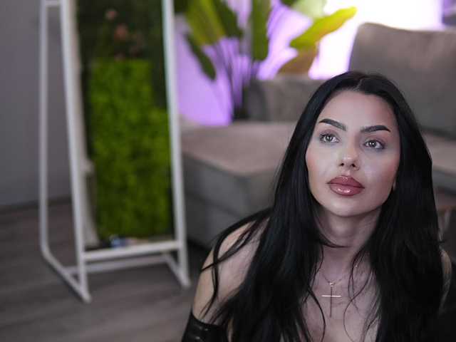 IvyTrix's BongaCams show and profile