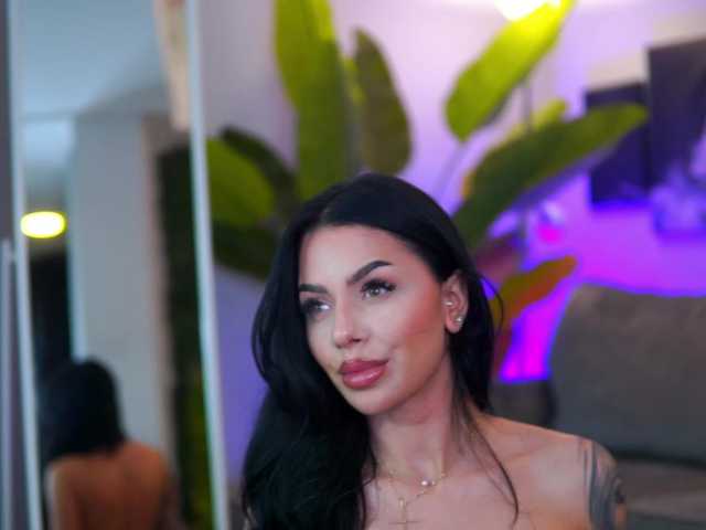 IvyTrix's BongaCams show and profile