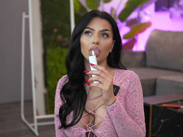 IvyTrix's BongaCams show and profile