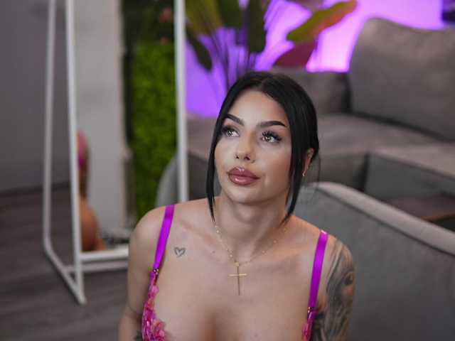 IvyTrix's BongaCams show and profile