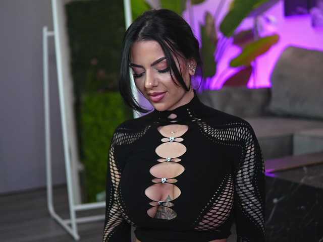 IvyTrix's BongaCams show and profile