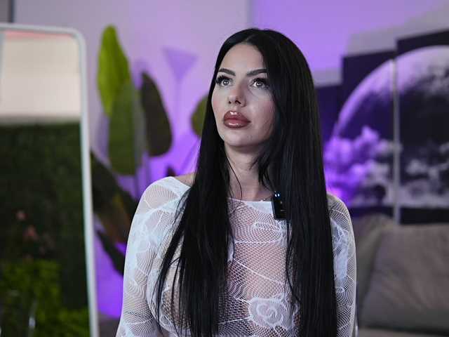 IvyTrix's BongaCams show and profile