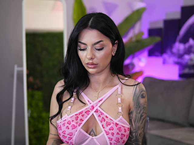 IvyTrix's BongaCams show and profile